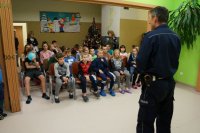 świąteczna wizyta policjantów w domu dziecka