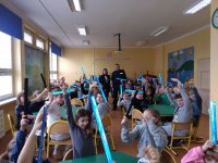 Dzieci w szkole w trakcie prelekcji.